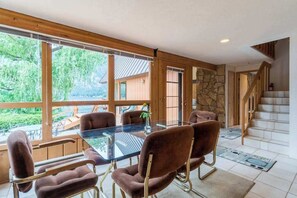 Dining - Amazing 3BR Lakefront - Dock - Deck (Manson)
