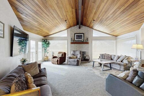 Fantastic 5BR Lakeview - Private Pool - Hot Tub