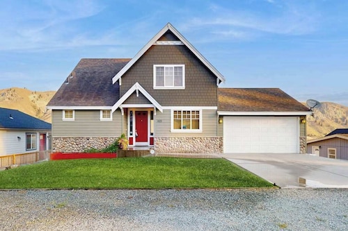 Three BR home with great views & location