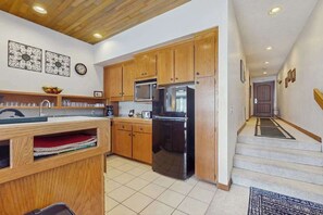 Coffee/tea maker, fridge, microwave, toaster