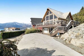 A two-story house with a balcony, a garage, and a view of mountains. - Lovely 3BR Lakeview - Deck - Ping Pong - W&D (Manson)
