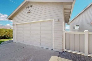 A residential garage with a white exterior, a concrete driveway, and a white fence. - 4BR Lakeview - Pool - Fireplace - Deck (Manson)