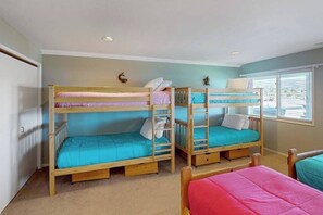 A room with two bunk beds, a window with blinds, and a door. - 4BR Lakeview - Pool - Fireplace - Deck (Manson)