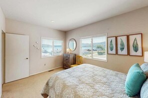 A bedroom with a bed, a dresser, a chair, and a window with blinds. - 4BR Lakeview - Pool - Fireplace - Deck (Manson)