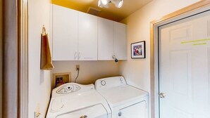 Interior - Peaceful 3BR Lakeview - Hot Tub - Fireplace (Manson)
