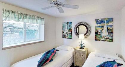 2BR Ground-Floor Condo - Near Lake Chelan - Pool