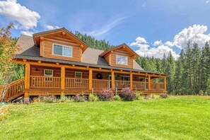 A large log cabin with a covered porch and a second story. - 3BR mountain-view (Leavenworth)
