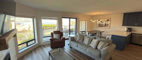 TV, fireplace, DVD player, offices