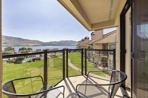 Quiet 3BR Lakefront - Balcony - Pool