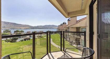 Quiet 3BR Lakefront - Balcony - Pool
