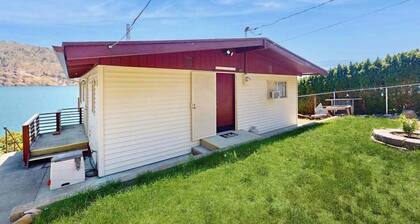 Lakefront 1BR with large deck, grill, & fast WiFi
