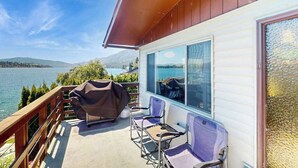 Terrace/patio - Lakefront 1BR with large deck, grill, & fast WiFi (Chelan)
