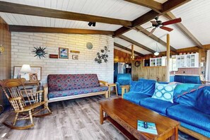 Unclassified image, 3 of 21, button - Lakefront 1BR with large deck, grill, & fast WiFi (Chelan)