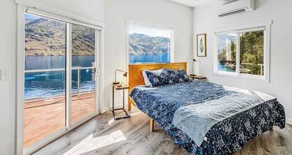 4BR lakefront cottage & bunk house with dock