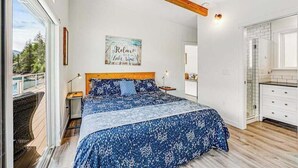 Unclassified image, 5 of 46, button - 4BR lakefront cottage & bunk house with dock (Chelan)