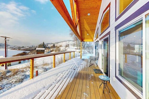 3BR water view home with deck & open layout