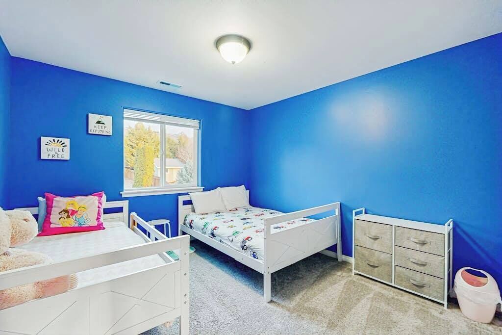 4 Schlafzimmer, Schreibtisch, Bügeleisen/Bügelbrett, WLAN