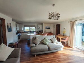 Interior - Willow Lodge (Falmouth)