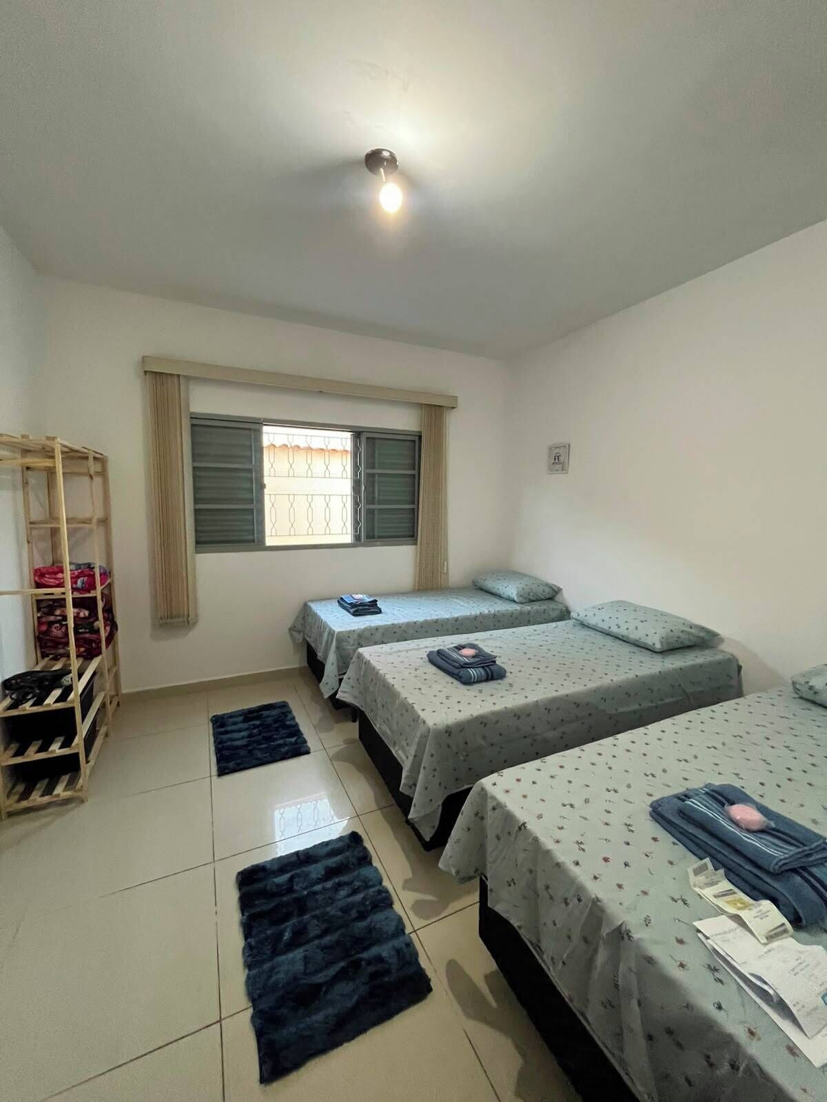 2 slaapkamers, een strijkplank/strijkijzer, gratis wifi, beddengoed
