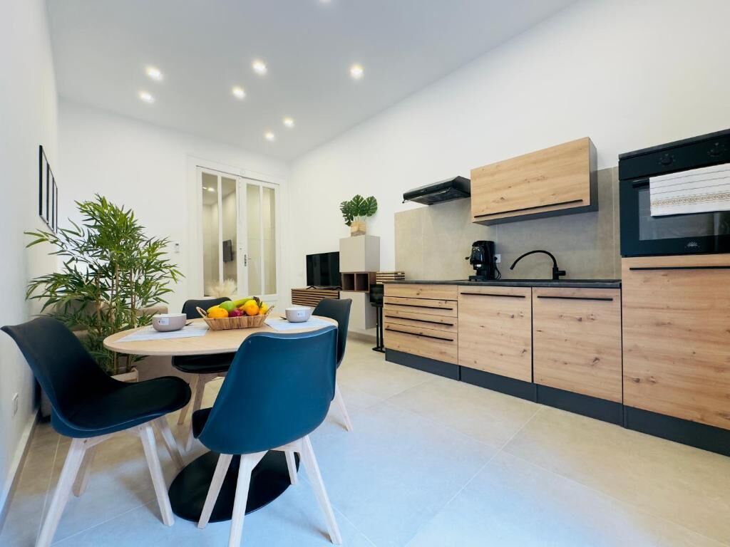 Superior Apartment, Balcony, City View | Dining