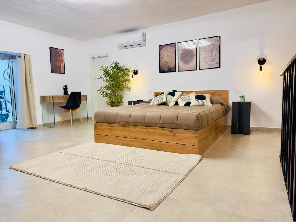 Deluxe Studio
