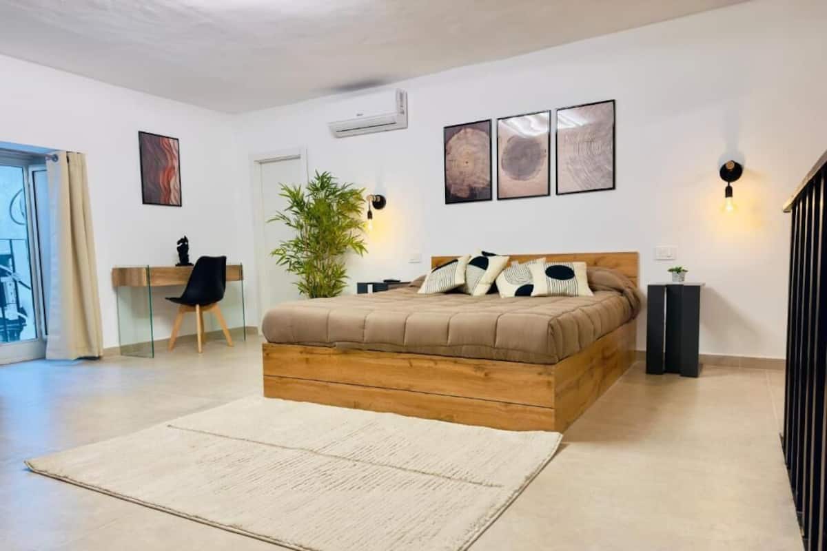 Deluxe Studio | Iron/ironing board, WiFi (free)