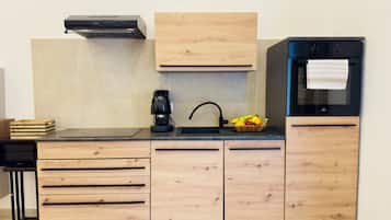 Superior Apartment, Balcony, City View | Private kitchen | Stovetop, cookware/dishes/utensils