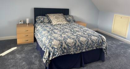 Beautiful home with hot tub and gym - 5 min from historical Chepstow Castle