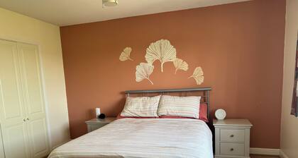 Beautiful home with hot tub and gym - 5 min from historical Chepstow Castle