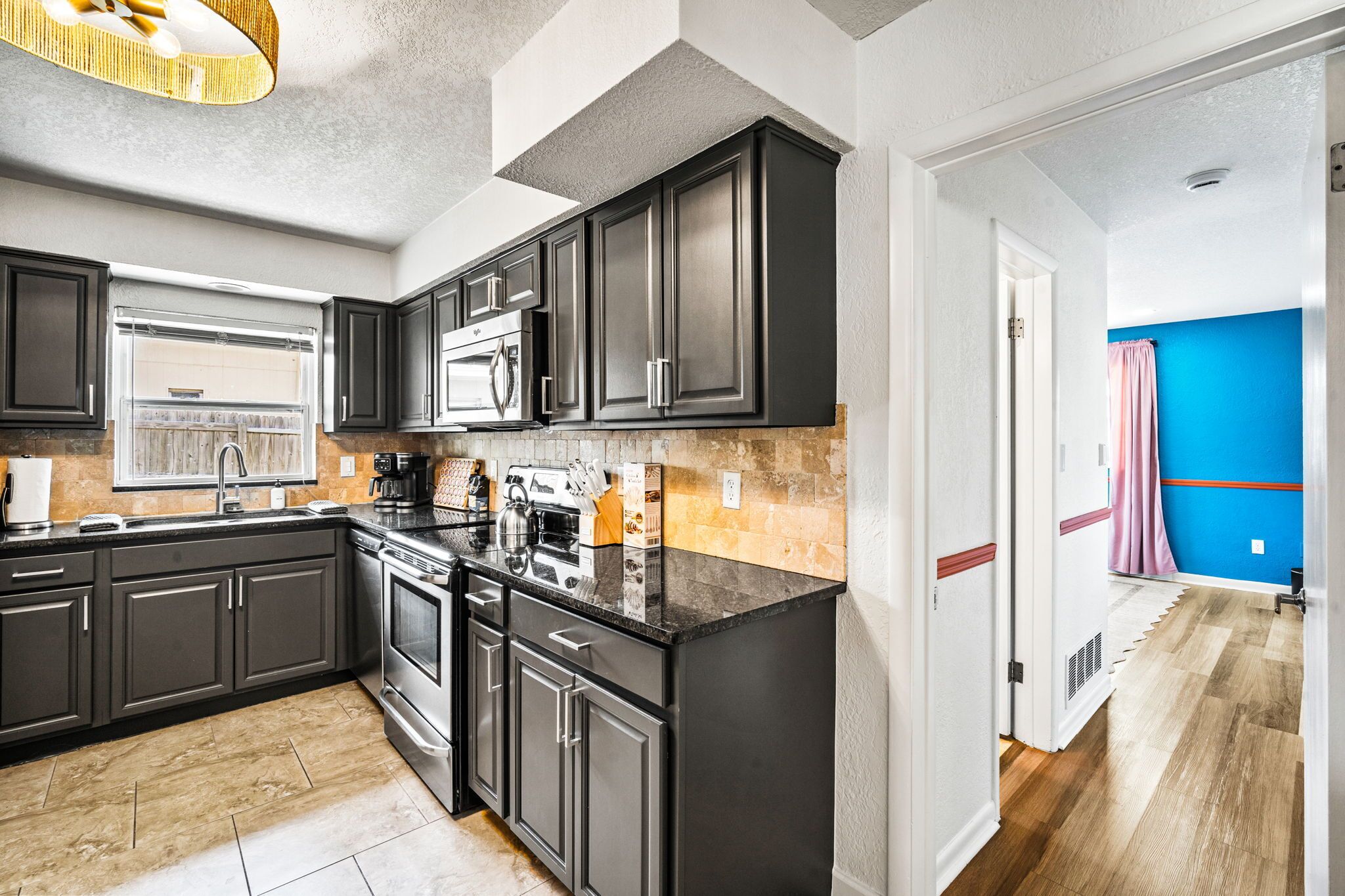 Coffee/tea maker, fridge, microwave, oven