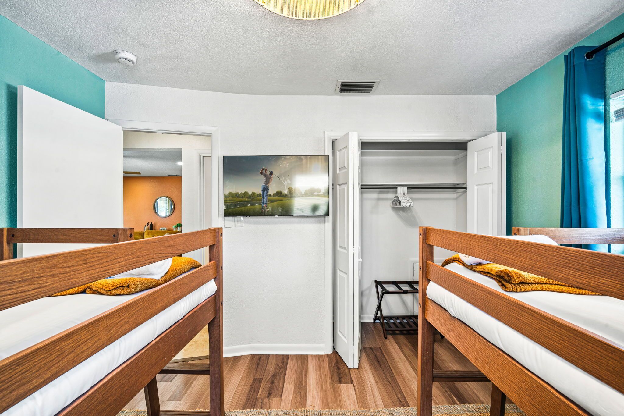 3 bedrooms, iron/ironing board, travel crib, WiFi (free)
