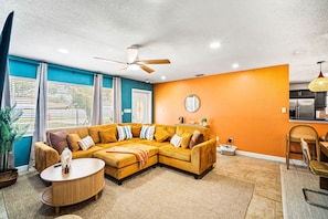 Smart TV - Largo Vibes w/ Heated Pool, Fire Pit & Mini Golf (Largo)