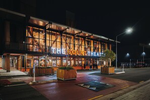 Exterior - Secure Quiet CBD Christchurch Townhouse | Free Parking + EV (Christchurch)