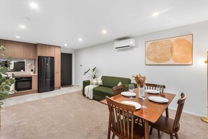 Dining - Secure Quiet CBD Christchurch Townhouse | Free Parking + EV (Christchurch)