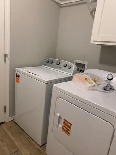  New, clean, spacious and cozy! Pet friendly! 