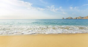 Beach - Luxury Resort with 1 bedroom and 2 bathrooms in gorgeous Cabo San Lucas (Cabo San Lucas)