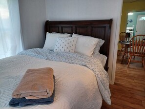 3 slaapkamers, een strijkplank/strijkijzer, wifi, beddengoed