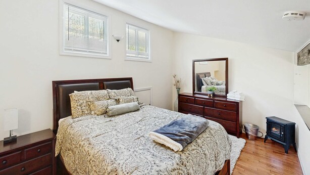 3 habitaciones, tabla de planchar con plancha, wifi y ropa de cama 