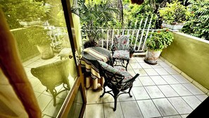 A balcony with a tiled floor, a white railing, and potted plants. - Serviced, 4 BR House in Chapalita, near Expo (Guadalajara)