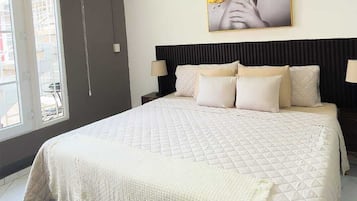 Iron/ironing board, internet, bed sheets