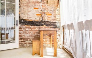 Interior - Park House Parlor Level - 2 Bedroom/2 Bath Overlooking Monterey Square (Savannah)