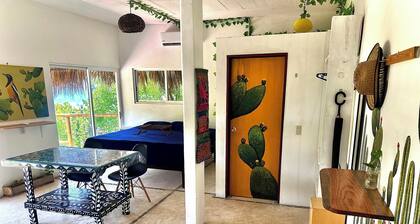 Tropical Cabin with Ocean View | AC | Kitchen