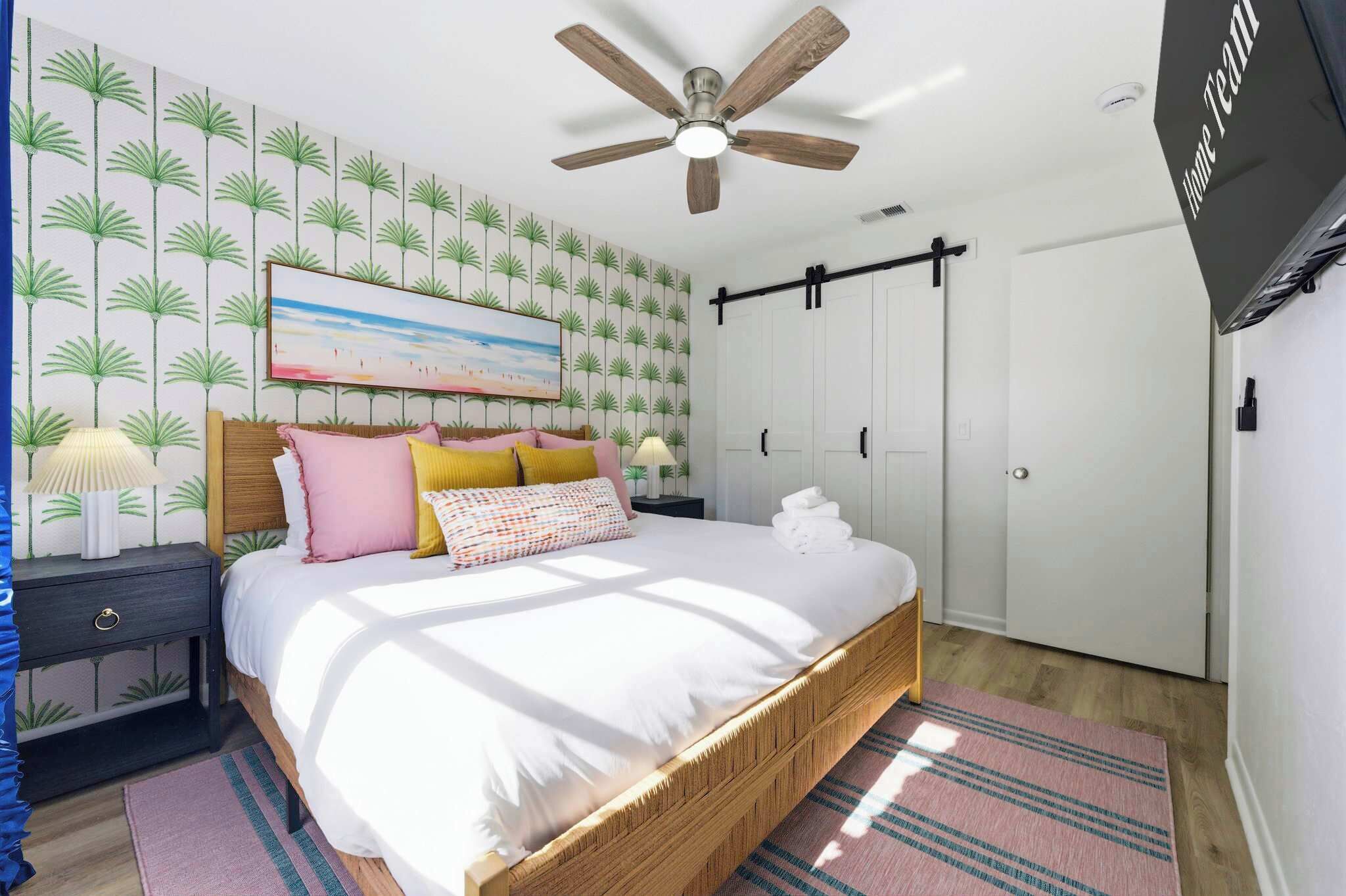 4 bedrooms, desk, iron/ironing board, travel cot