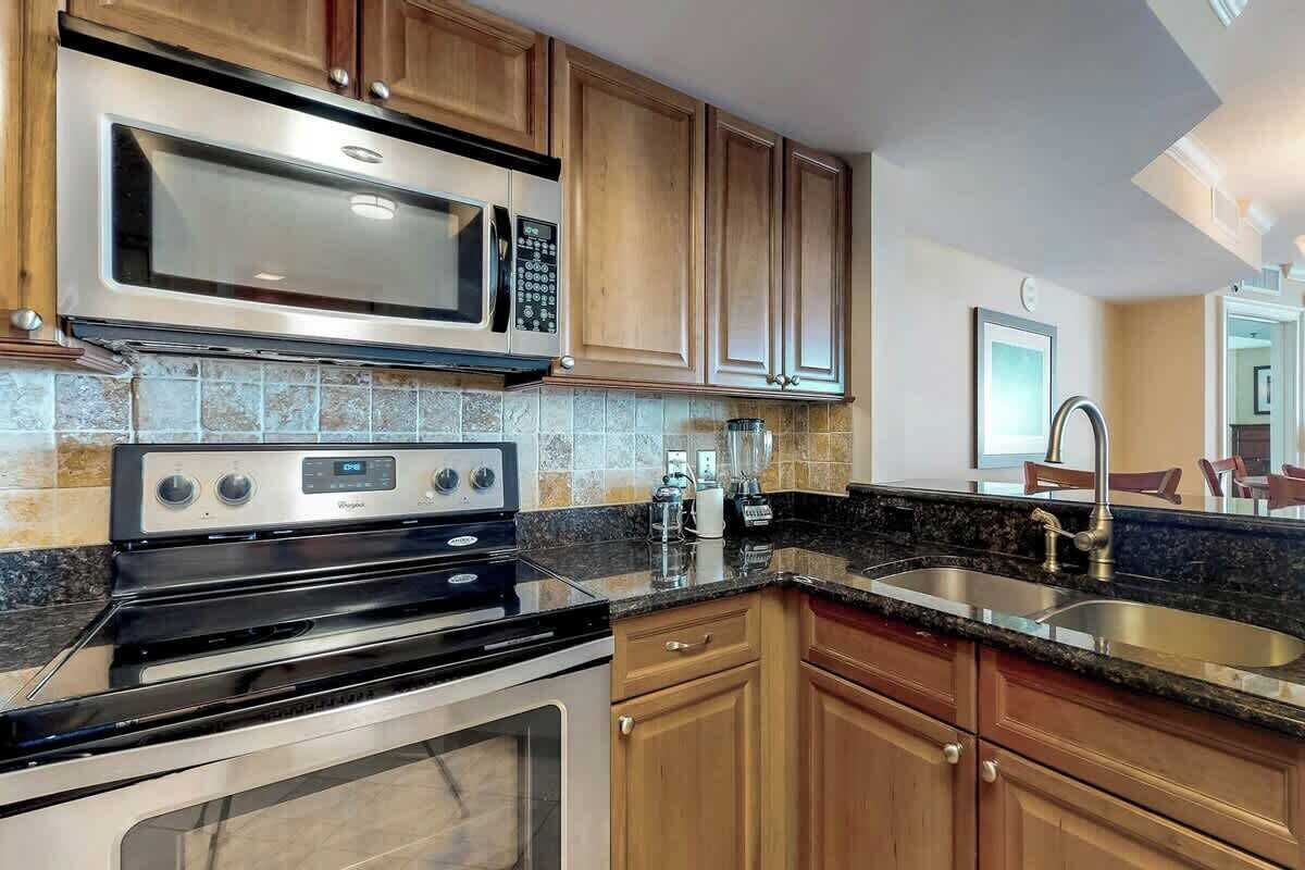 Coffee/tea maker, fridge, microwave, oven