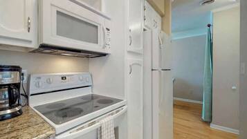 Coffee/tea maker, fridge, microwave, oven