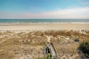On the beach - Best Beach Spot Oceanfront Condo (Surfside Beach)