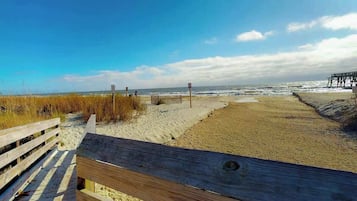 På stranden