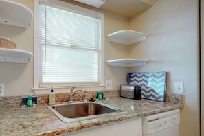 Coffee/tea maker, fridge, microwave, oven - Best Beach Spot Oceanfront Condo (Surfside Beach)