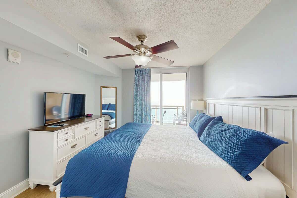 Desk, iron/ironing board, WiFi, bed sheets