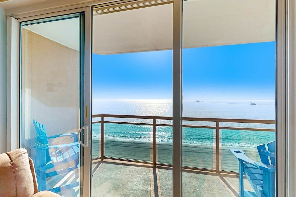A balcony with a view of the ocean.